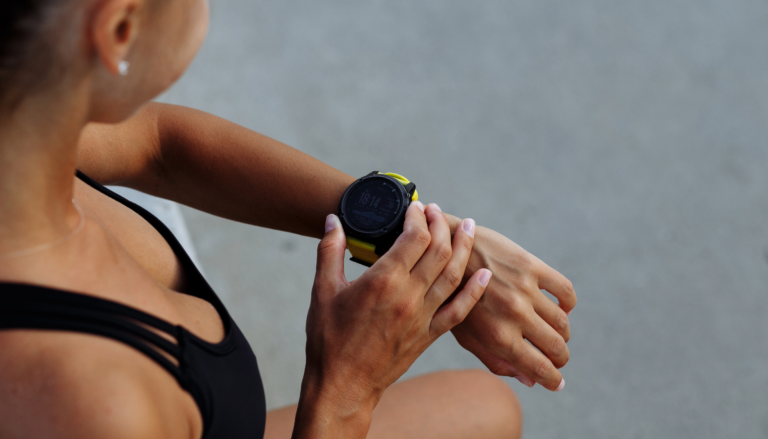 Read more about the article Smart Wearables for Stylish Fitness